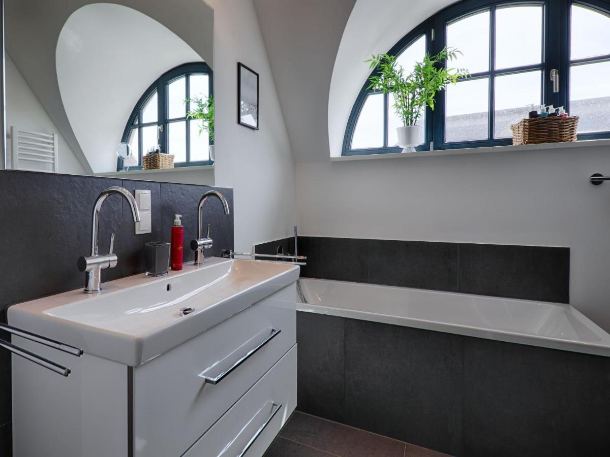 Reetland Am Meer - Premium Reetdachvilla Mit 3 Schlafzimmern, Sauna Und Kamin F27 Dranske Extérieur photo